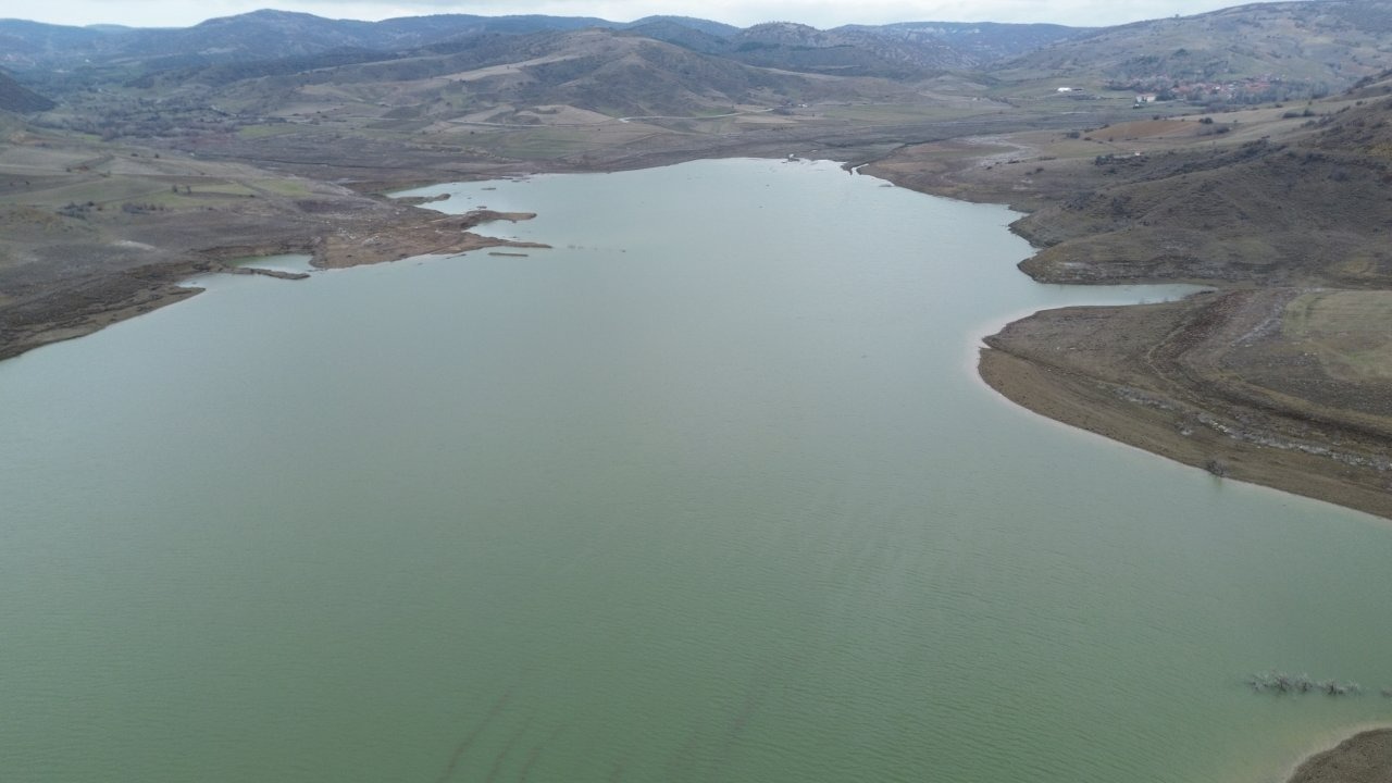 İki ay önce toprağı susuzluktan çatlayan baraj gölünde doluluk yüzde 15'e ulaştı
