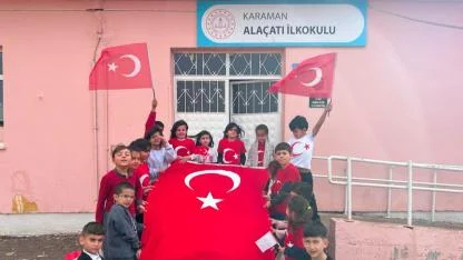 İlk zil bayrak sevgisi için çaldı