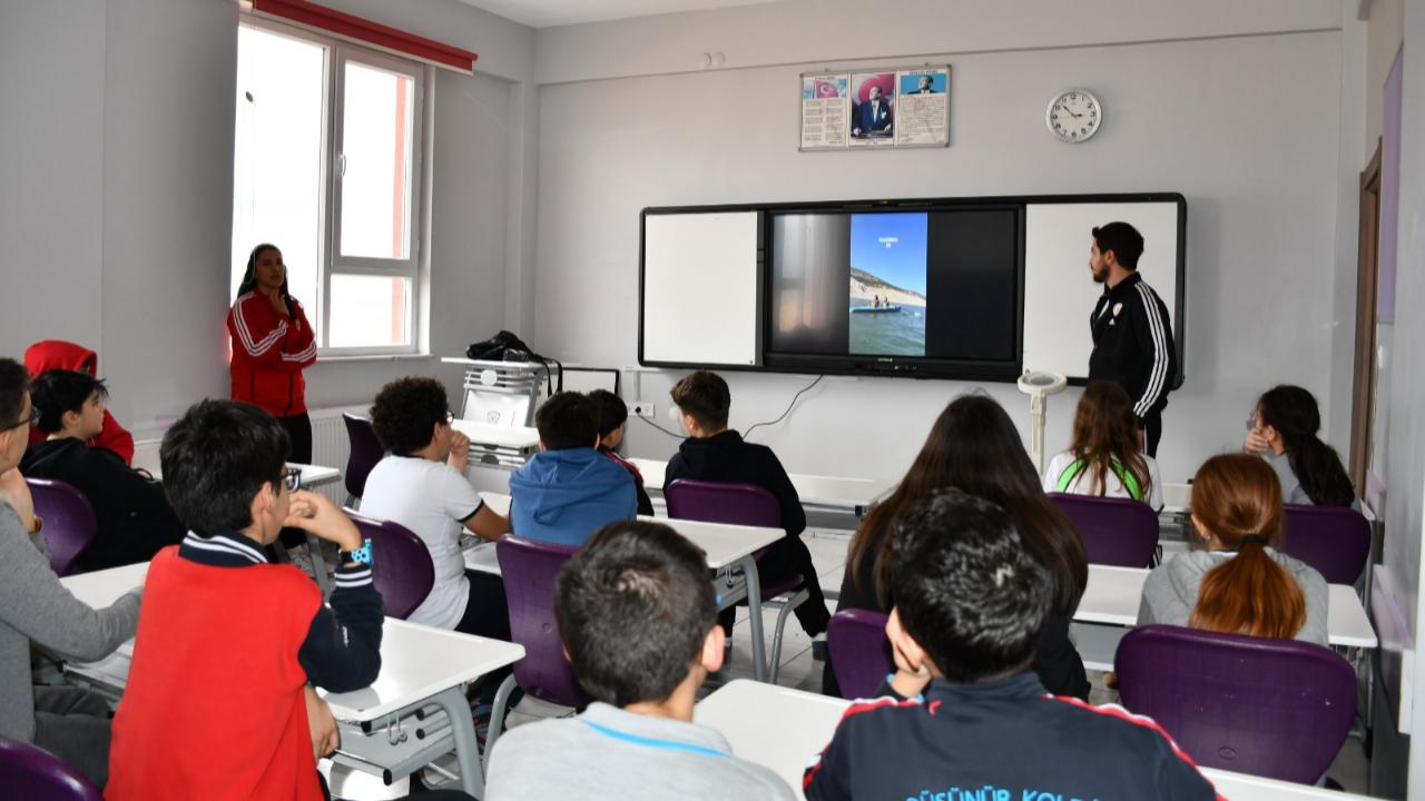 Karaman'da 150 öğrenci suya iniyor