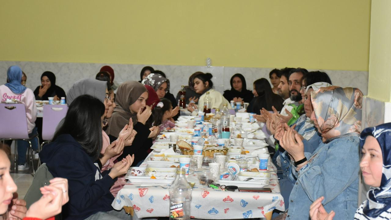 Karaman’da gönülleri ısıtan iftar