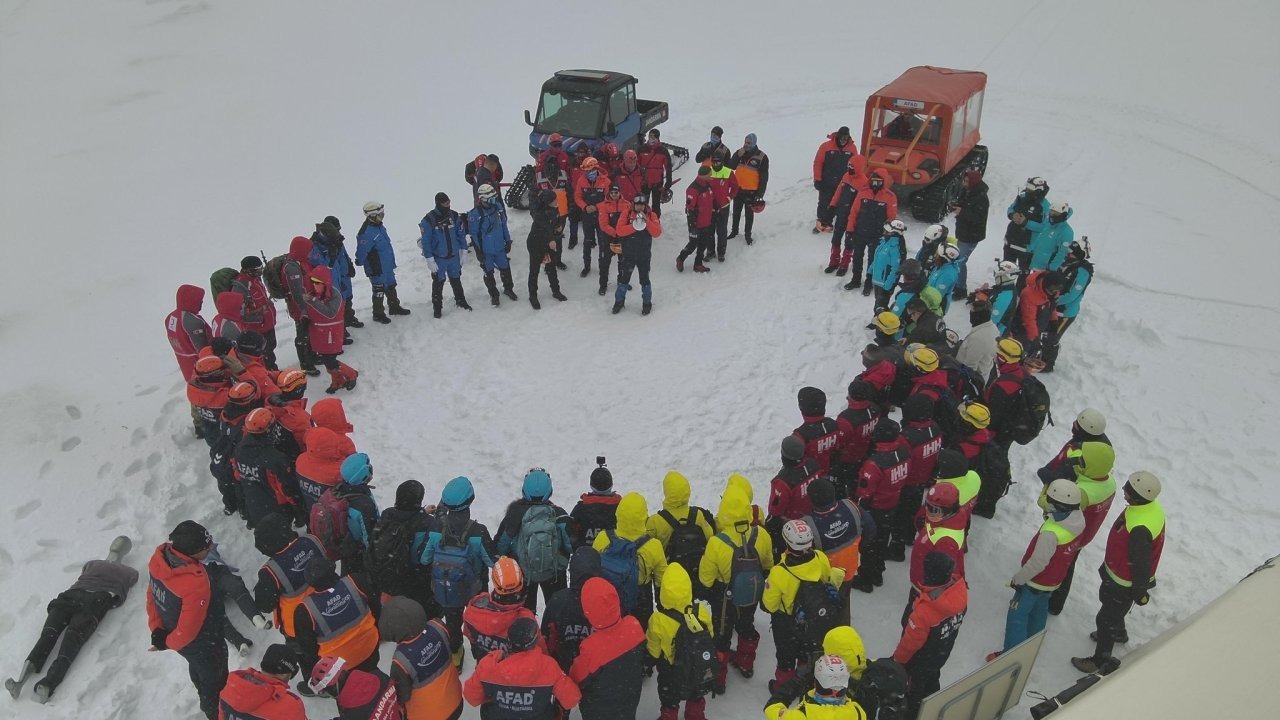 Kayseri'de çığda arama kurtarma tatbikatı düzenlendi