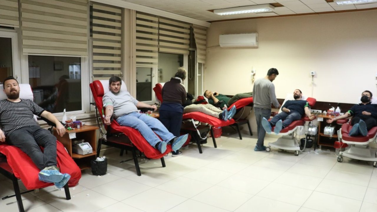 Kayseri'de öğretmenler iftar sonrası kanser hastası çocuklar için kan bağışı yaptı