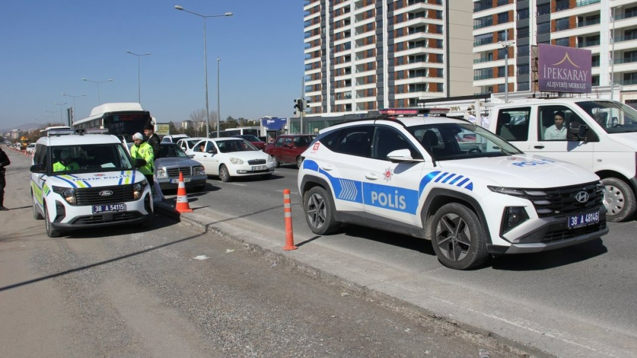 Kayseri'de otomobilin çarptığı çocuk ağır yaralandı