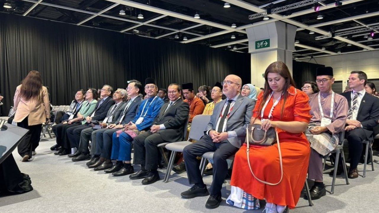 KAYÜ Rektörü Prof. Dr. Karamustafa, Hong Kong'da APAIE uluslararası etkinliğine katıldı