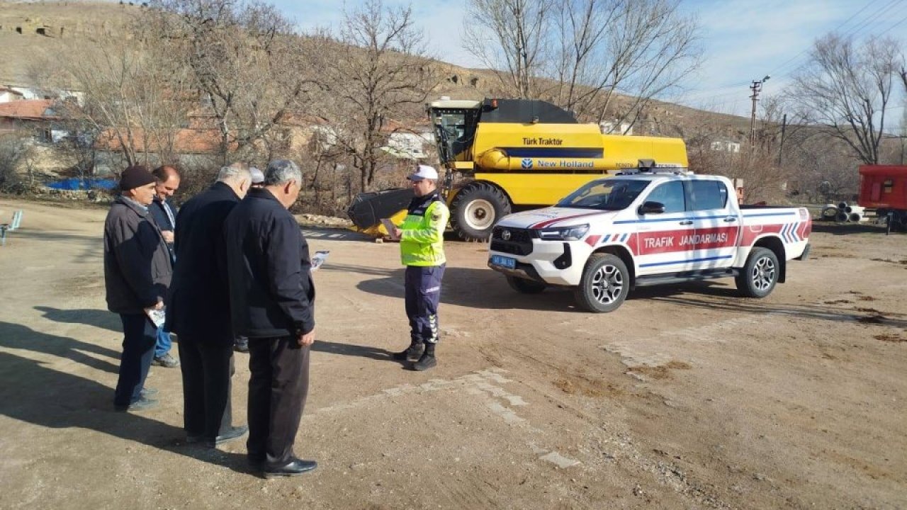 Kırşehir'de jandarma köylerde trafik kuralları hakkında bilgi verdi