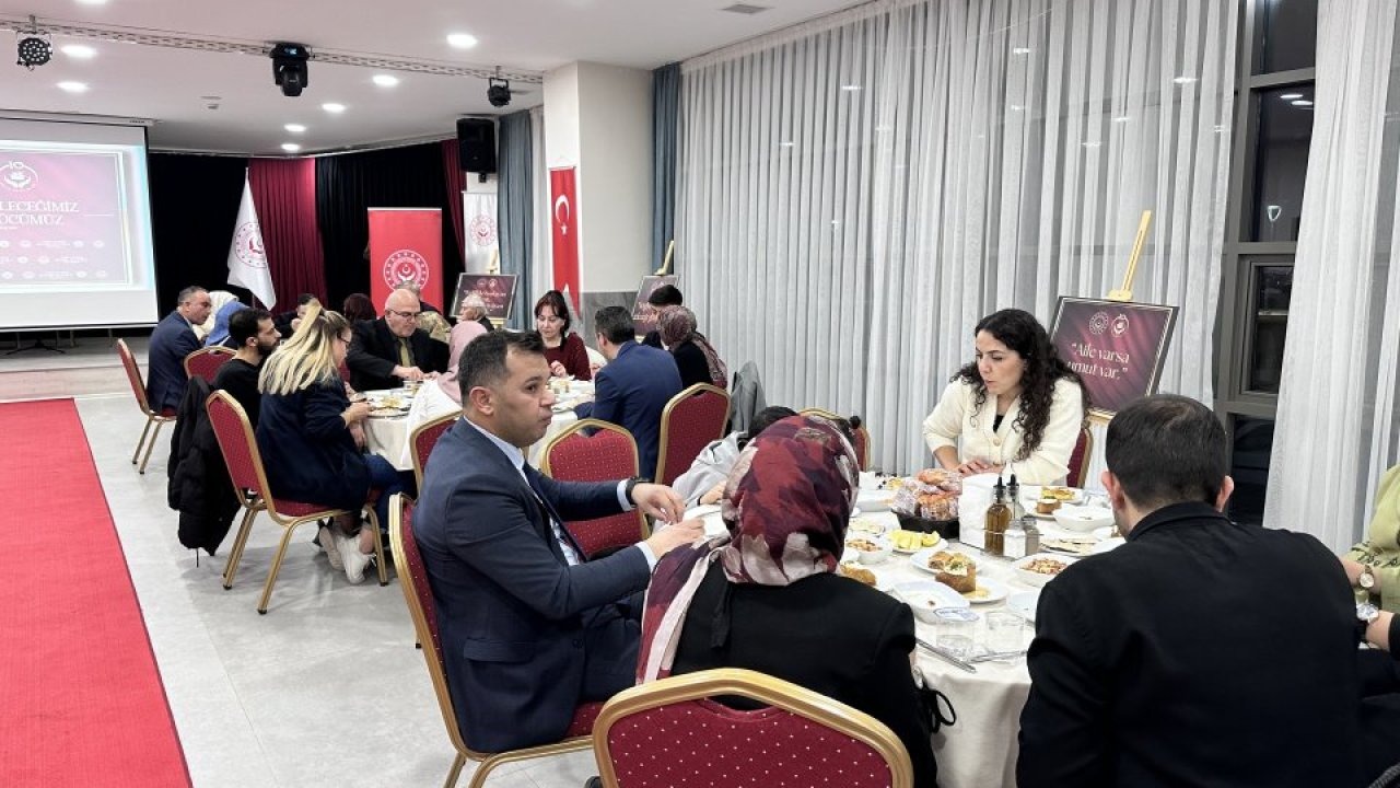 Konya'da devlet desteğiyle evlenen gençler akşam yemeğinde buluştu