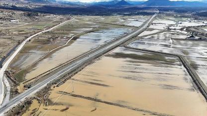 Konya'da yağış ekili alanlara zarar verdi