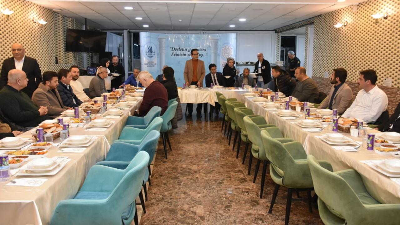 Müdürler aynı sofrada