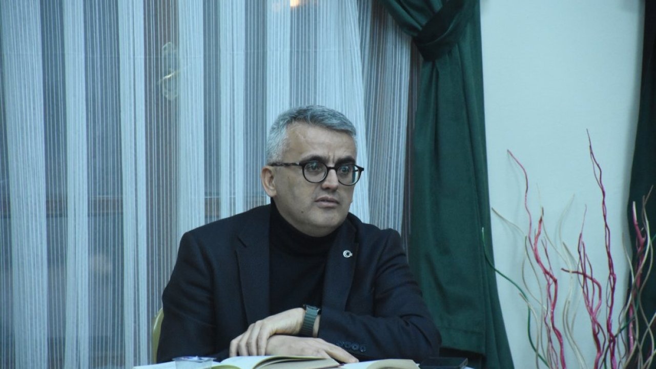 Okuyunca çok etkilendiği Kutadgu Bilig eserini iki yıldır anlatıyor