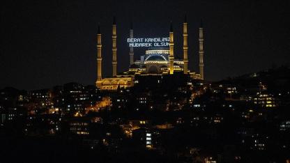 Ramazanın müjdecisi Berat Kandili