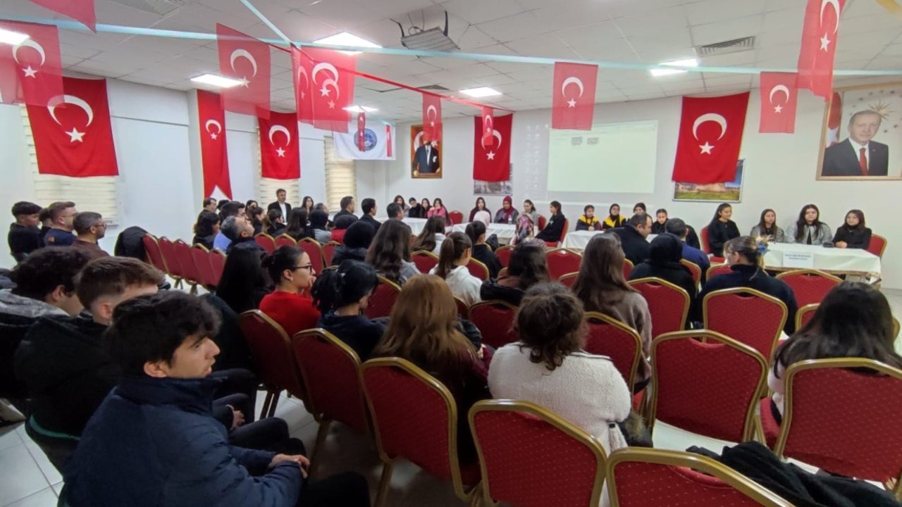Sarıoğlan’da liselar arası bilgi yarışması düzenlendi