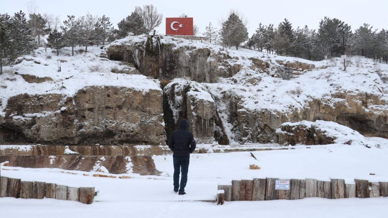 Sivas'ta kar yağışı ve soğuk hava etkili oluyor