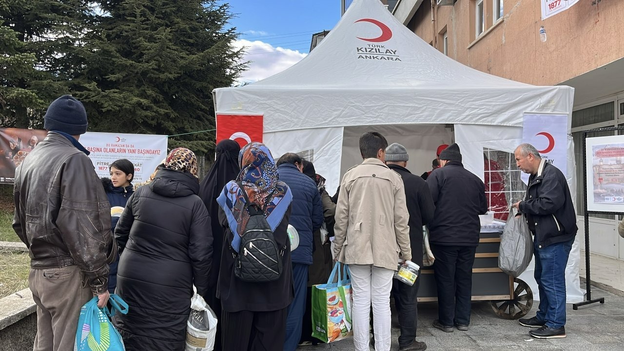 Türk Kızılay Çubuk'ta her gün 500 kişiye iftar için yemek ulaştırıyor