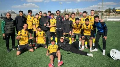 U-18’de zirve yine değişmedi