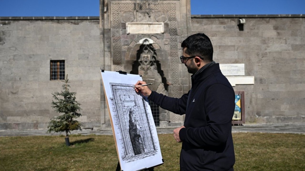 Üçüncü kuşak ressam kentteki tarihi eserleri tuvaline taşıyor
