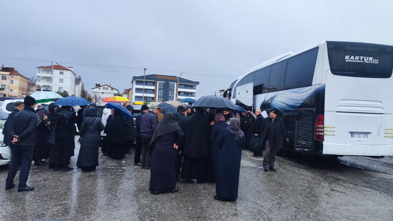 Umreciler dualarla yola çıktı