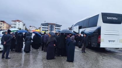 Umreciler dualarla yola çıktı