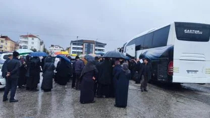 Umreciler dualarla yola çıktı