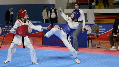 16 İlden 387 sporcu  Karaman’da