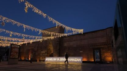 Kayseri'de Hunat Hatun Camisi ışıkla donatıldı