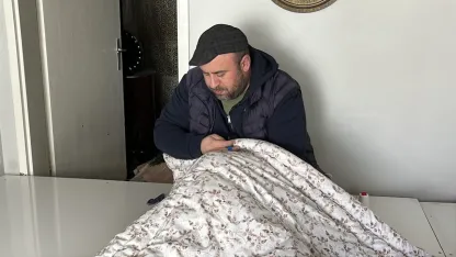 Babasından öğrendiği yorgancılık mesleğini devam ettiriyor