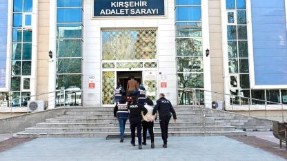 Kırşehir merkezli dolandırıcılık operasyonunda yakalanan 3 zanlı tutuklandı