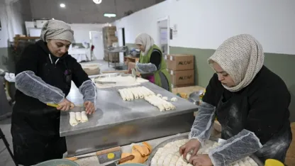 ÜRETİMLE GÜÇLENEN KADINLAR - Bir çuval unla üretime başladılar, 6 yılda dünyaya açıldılar