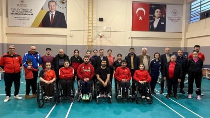 Türkiye Masa Tenisi Federasyonu Başkanı Kerim Koç, Ankara'daki milli takım kampını ziyaret etti