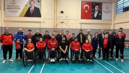 Türkiye Masa Tenisi Federasyonu Başkanı Kerim Koç, Ankara'daki milli takım kampını ziyaret etti