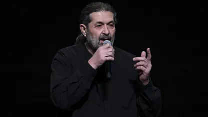 Sanatçı Hasan Sağındık "Külliye'de Ramazan" etkinliklerinde konser verdi