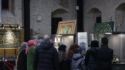 Konya'da "Mukaddes Emanetler" sergisi ziyaretçilerini ağırlıyor