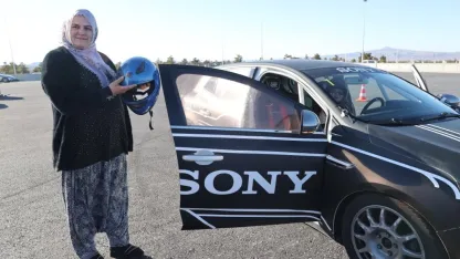 Nevşehir'de kadınlar ralli araçlarıyla düzenlenen slalom etkinliğine katıldı