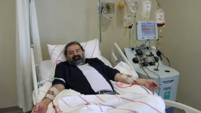 Kök hücre bağışçısı akademisyen, nakil bekleyen hastaya umut oldu