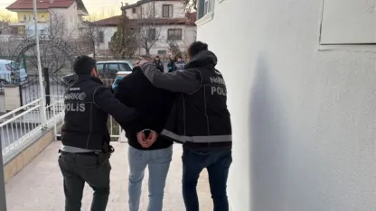 Nevşehir'de uyuşturucu operasyonunda yakalanan 5 zanlıdan 4'ü tutuklandı