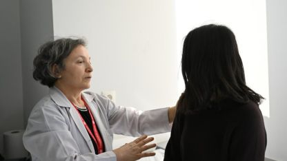 Doktor anne, meslektaşı iki çocuğuyla aynı hastanede çalışıyor