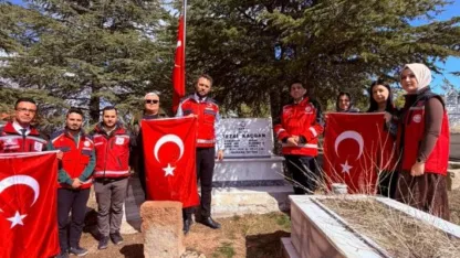 Niğde'de bayram öncesi şehit mezarlarının bakım ve temizliği yapıldı