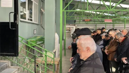 Eskişehir'de hobi bahçesinde gömülü halde bulunan Zehra Üzüm'ün cenazesi defnedildi