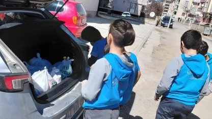 Beyşehir'de ilkokul öğrencileri yardım faaliyetiyle gönüllere dokunuyor