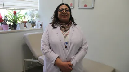 Kıbrıs'ta Türk askerinin çocukken enkazdan çıkardığı doktor, vefa borcunu hastalara bakarak ödüyor