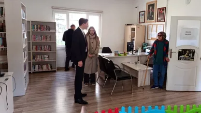 Güdül Kaymakamı Akar'dan halk kütüphanesine ziyaret
