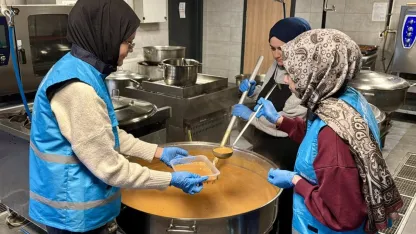 İyilikte yarışan öğrenciler, yaşlı, engelli ve yalnız yaşayan mahalle sakinlerini unutmadı