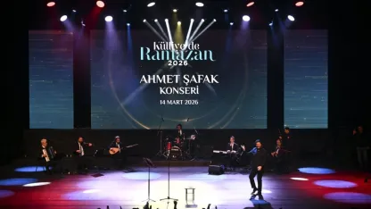 Sanatçı Ahmet Şafak, "Külliye'de Ramazan" etkinliklerinde konser verdi