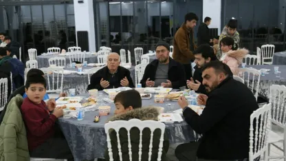 Gemerek’te Kur'an kursu öğrencileri iftarda bir araya geldi