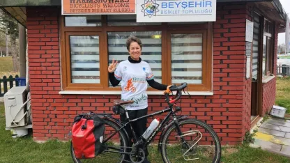 Yeni Zelanda'dan yola çıkan bisikletçi Beyşehir'de mola verdi