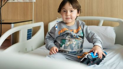 Muş'ta hemolitik anemi tanısı konan 3 yaşındaki çocuk, ambulans uçakla getirildiği Ankara'da iyileşti