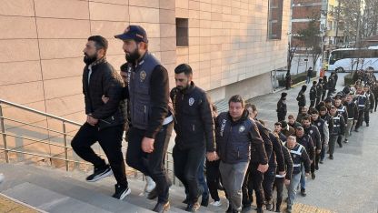 Eskişehir merkezli yasa dışı bahis ve dolandırıcılık operasyonunda yakalanan zanlılardan 32'si tutuklandı