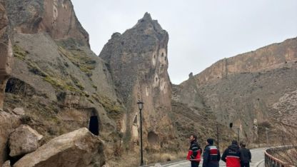 Kayseri'deki Soğanlı Vadisi'nde kaya kopması yaşanan alanda çalışma başlatıldı