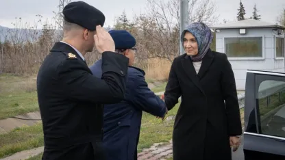 İçişleri Bakan Yardımcısı Yiğitbaşı ve Jandarma Genel Komutanı Orgeneral Çardakcı sürücülerle bayramlaştı