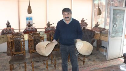 Sivaslı bağlama yapım ustası, ücretsiz kursla mesleğini gelecek nesillere aktaracak