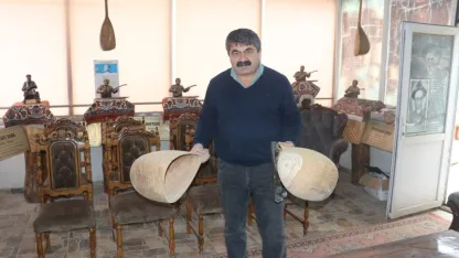 Sivaslı bağlama yapım ustası, ücretsiz kursla mesleğini gelecek nesillere aktaracak